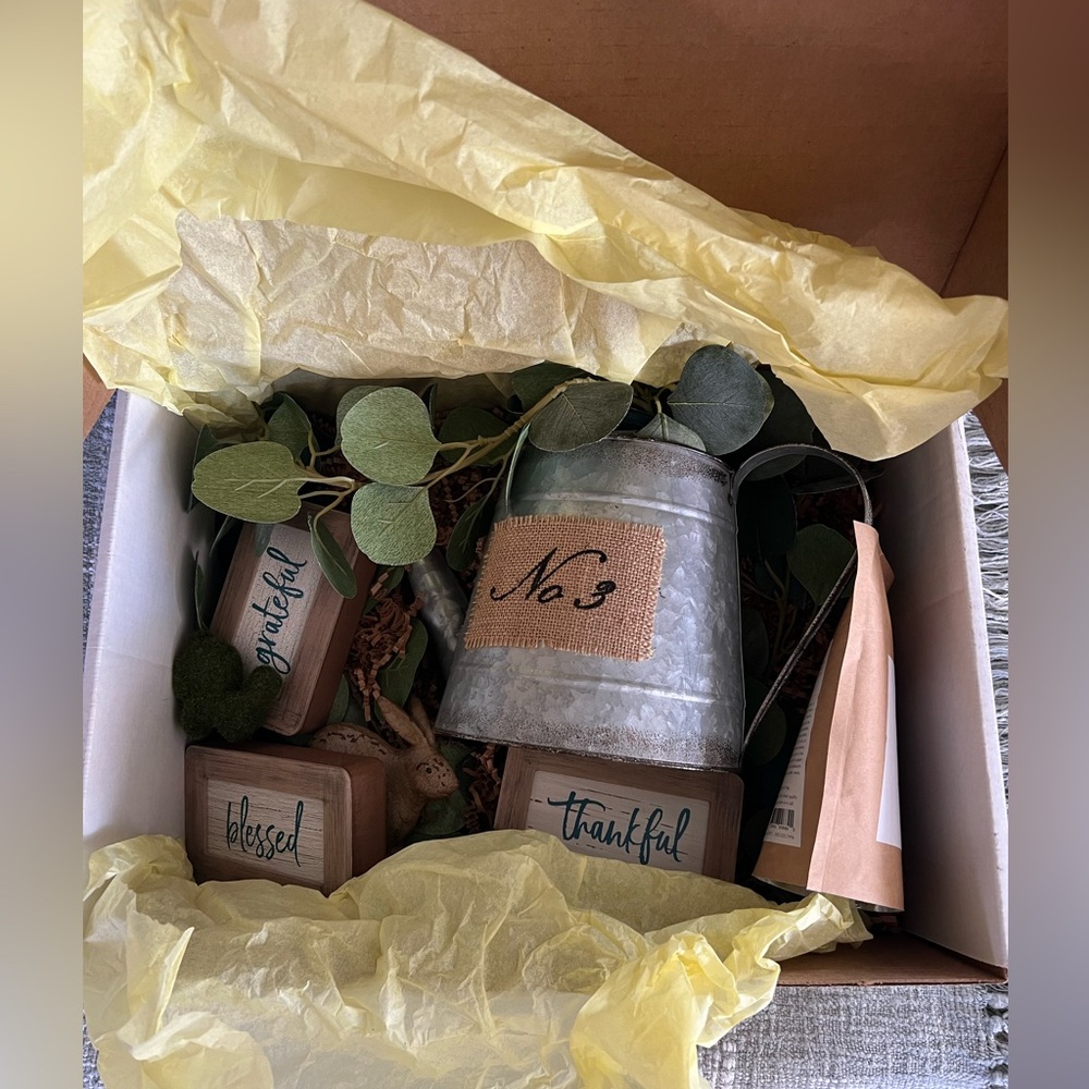 ✨🍃💐Spring Box Decor 💐🍃✨ - Picture 2 of 9